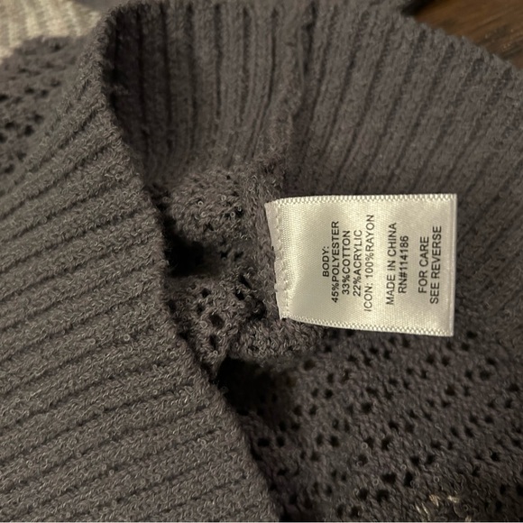 Sugar Moon Women’s Cropped Gray Grey Knit Sweater Size Medium - Picture 4 of 5